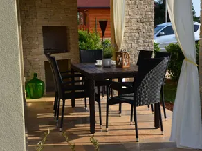 House with barbeque, terrace & garden - Image 4