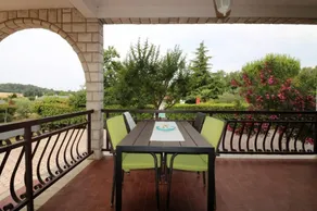 Flat with pool, terrace & garden - Image 3