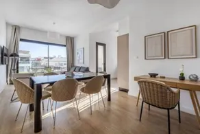 Flat with pool & terrace | City view - Image 4