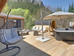 Family-oriented lovely chalet with terrace, heated pool & jacuzzi | Dogs allowed - Image 4