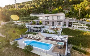 Fully equipped villa with terrace, barbeque & hot tub | Pool view | Suitable for remote work | Pets allowed - Image 2