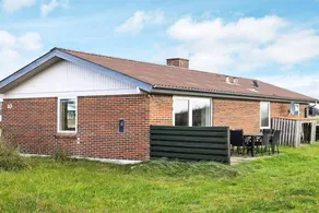 Lovely holiday home with terrace | Next to the beach | Pet-friendly - Image 2