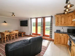 Family-friendly wonderful cottage with garden | Pets allowed - Image 5