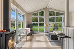 Holiday home with hot tub, garden & terrace - Image 4