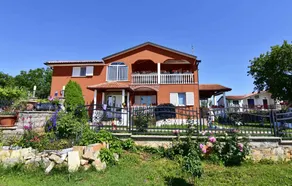 Flat with BBQ, garden & terrace - Image 5