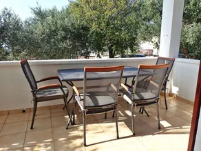 Holiday apartment with BBQ & garden - Image 2