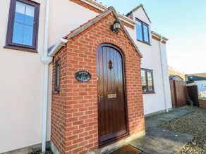 Child-friendly beautiful cottage with jacuzzi & garden | Pet-friendly - Image 3