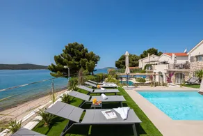 Beachfront Villa Mona Lisa with Pool - Image 5