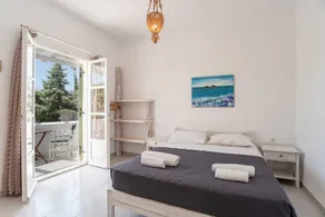 Holiday Home 'Green Retreats 4 Paros' with Mountain View, Wi-Fi and Air Conditioning - Image 3