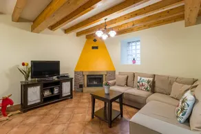 Holiday home with garden, barbecue & terrace | Mountain view - Image 3