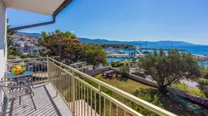 Apartamento vacacional con jardín y barbacoa | Vistas al mar - Image 2