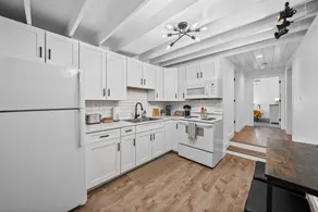 Beautiful 2bd/1ba Above Craft Coffee Shop, Downtown, by Apsu - Image 4