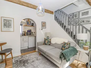 Cottage with garden - Image 3