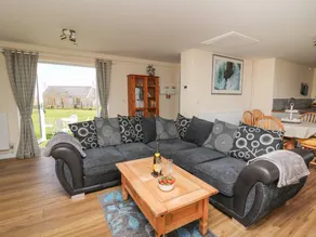 Cottage with garden - Image 4