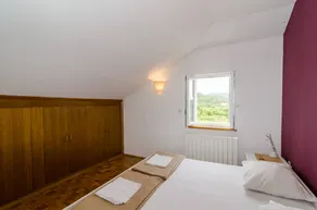 Flat with garden, barbecue & terrace - Image 2