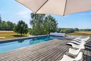Voll ausgestattetes Landhaus mit Whirlpool, Terrasse und Pool - Image 2