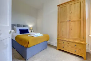 Holiday home with terrace - Image 2