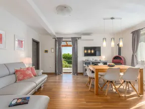 Voll ausgestattetes Ferienhaus mit Terrasse, Garten und Grill | Haustiere erlaubt - Image 2