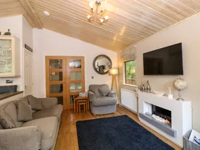 Child-friendly cottage with sauna, terrace & hot tub - Image 5
