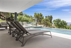 Villa with terrace, garden & private pool | Perfect for remote work - Image 5