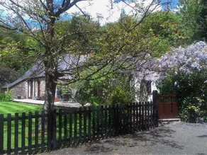 Cottage with garden & BBQ - Image 3