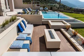 Fully equipped villa with barbeque, garden & heated pool - Image 3