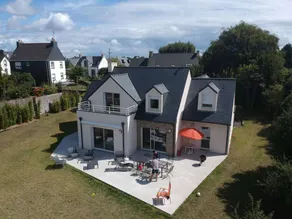 Villa with garden & BBQ - Image 2