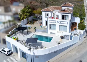 Villa 'La Buena Vida Torrox' with Sea View, Wi-Fi and Air Conditioning - Image 2