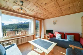 Apartment with terrace - Image 2