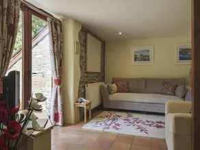 Cottage with garden & BBQ - Image 5