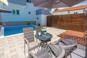 Villa con terraza - Image 3