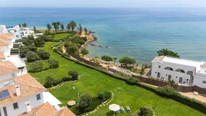 Holiday apartment with private pool, barbecue & terrace - Image 4
