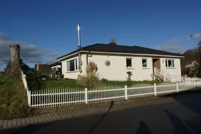Family-friendly holiday home with terrace, barbecue & garden - Image 2