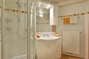 Family-oriented pleasant flat with garden & terrace - Image 5
