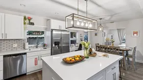 Middle Terrace Cottage by AvantStay | Hot Tub, Firepit, Al Fresco Dining | 10mins to Beach - Image 5