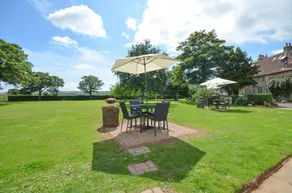 Holiday apartment with garden & barbecue - Image 5