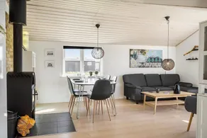 Holiday home with terrace & barbeque - Image 4