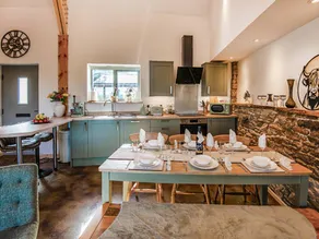 Child-friendly pleasant cottage with garden, barbecue & terrace - Image 5