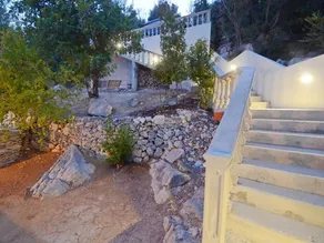 Holiday apartment with garden & terrace - Image 4