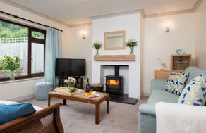 Children-friendly cottage with terrace & garden - Image 3