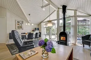 Holiday home with garden, terrace & jacuzzi - Image 5