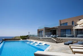 Charming villa with BBQ, garden & private pool - Image 2