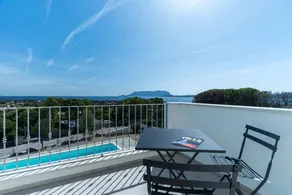 Villa avec jardin, piscine privée et terrasse - Image 2