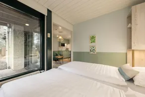 Family-oriented holiday apartment with heated pool - Image 5