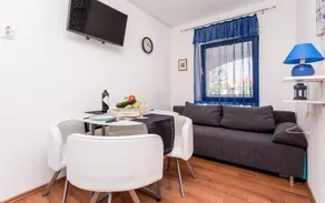 Apartment with garden, pool & barbeque - Image 2