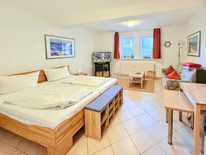 Holiday apartment with garden, sauna & BBQ - Image 2