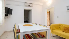 Lovely flat with barbeque & terrace - Image 2