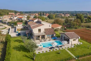 Villa with jacuzzi - Image 3