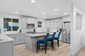 All-New Luxe Family Oasis & Ski 7BR, Hot Tub, close SKI - Image 3