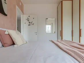 Apartment with garden - Image 2
